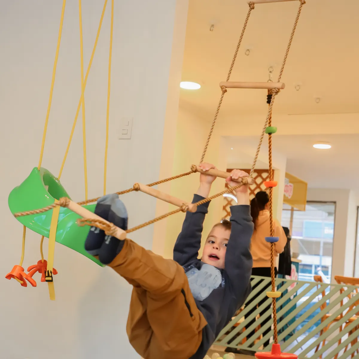 Espacio familiar con actividades creativas para niños